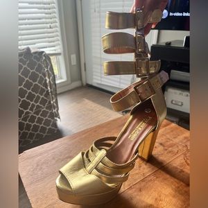 Gold faux leather platform samba shoe (like new)
